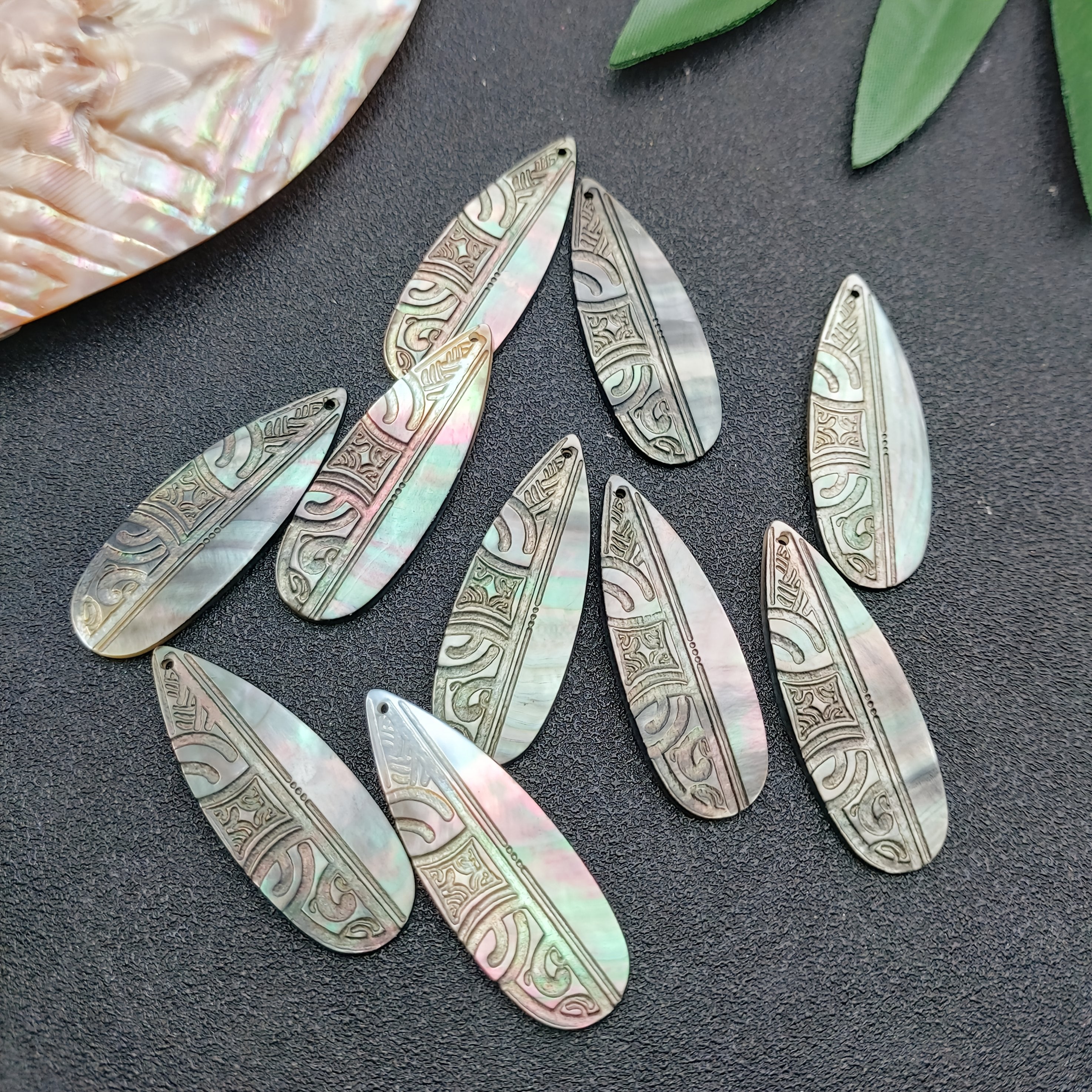 4pcs Natural Mother of Shell Pendants - Hand-Carved Black Shells with Iridescent Mother-of- Effect, Oval MOP Charms for Jewelry Making, Necklace & Earrings Crafting, Nautical & Boho Style, Valentine'S Day Gifts, Women'S Fashion (Luxury Marine Decora