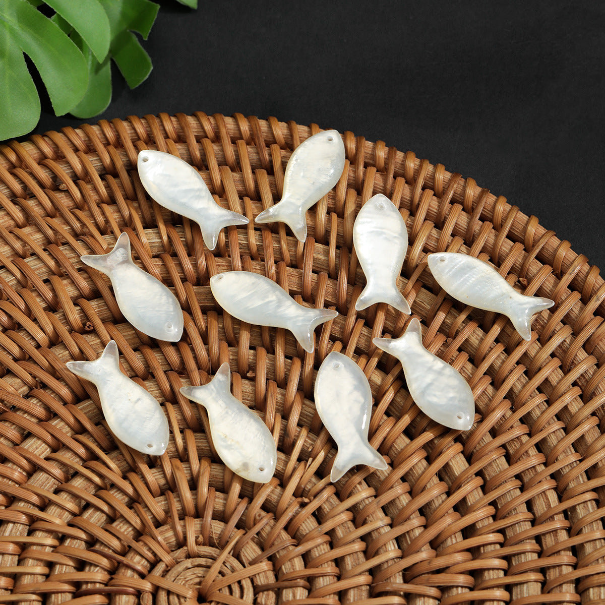 10pcs Abalone paper double-sided oil-dripping small fish charms single hole