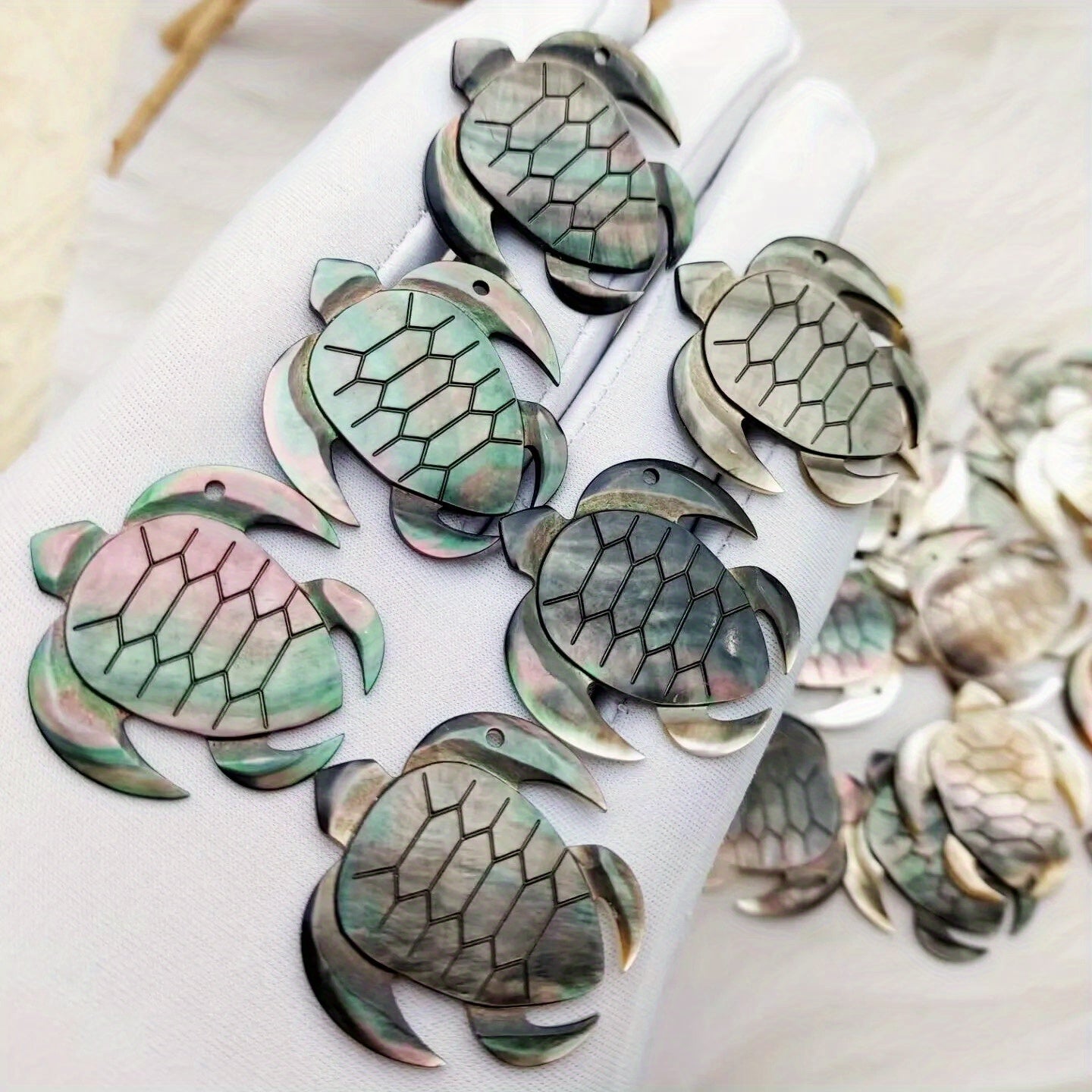 4pcs Hawaii Black Mother of Turtle Charm Hand Carving MOP Shell Pendant for Jewelry Making Natural Organic Hawaiian Design