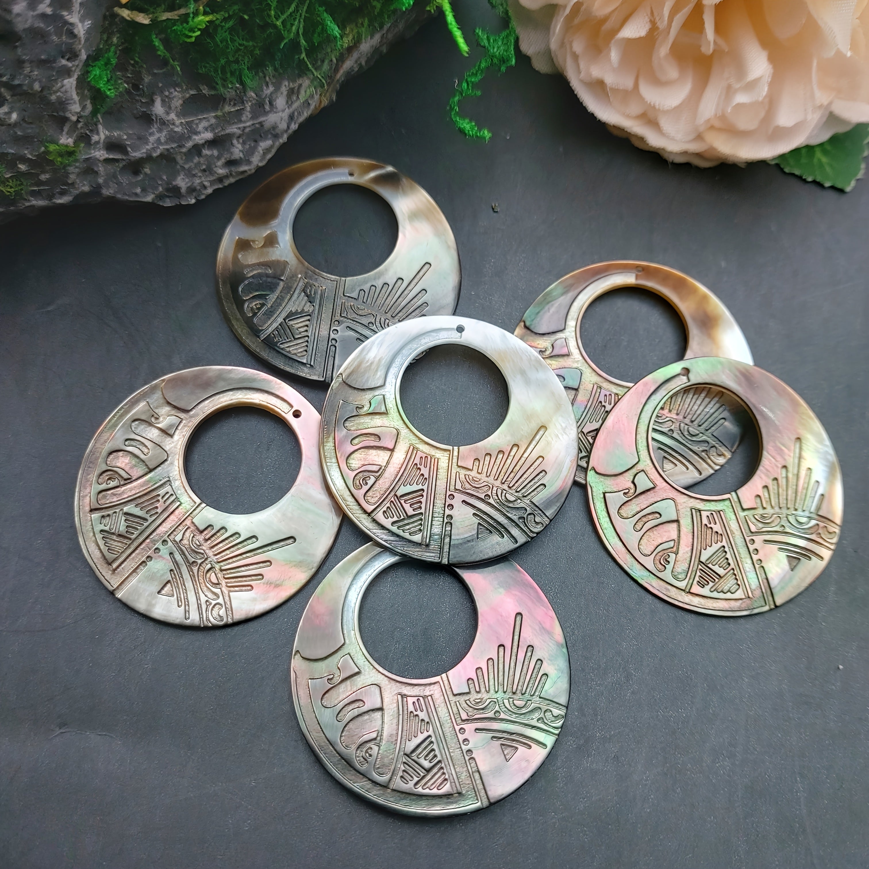 4pcs Elegant Black Shell Pendants | 4cm Hawaiian Polynesian Ocean-Inspired Charms for Earrings & Necklace DIY
