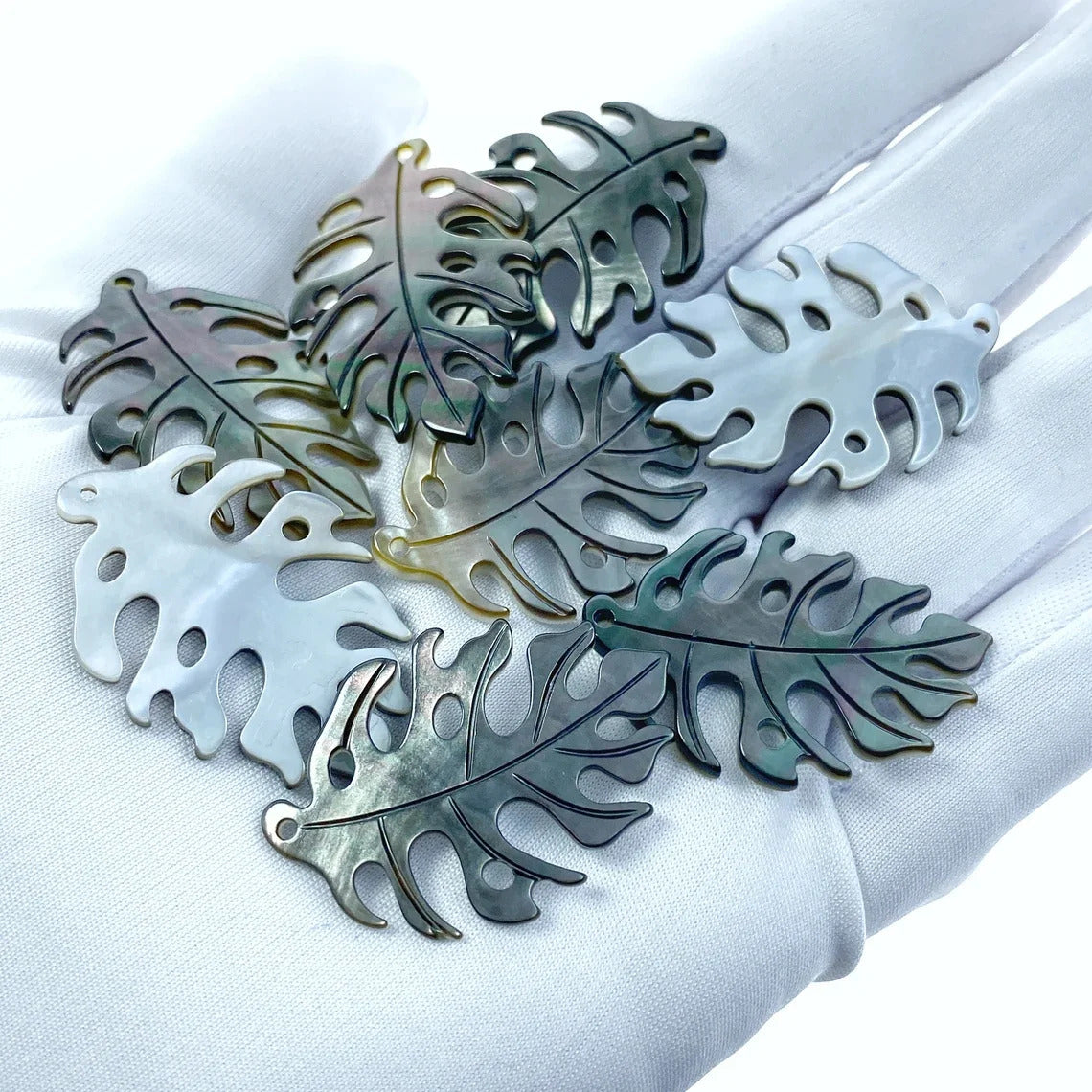 2pcs 20mmX31mm Hand Carved Black Mother of Pearl Monstera Leaf Pendants Women DIY Earrings Findings