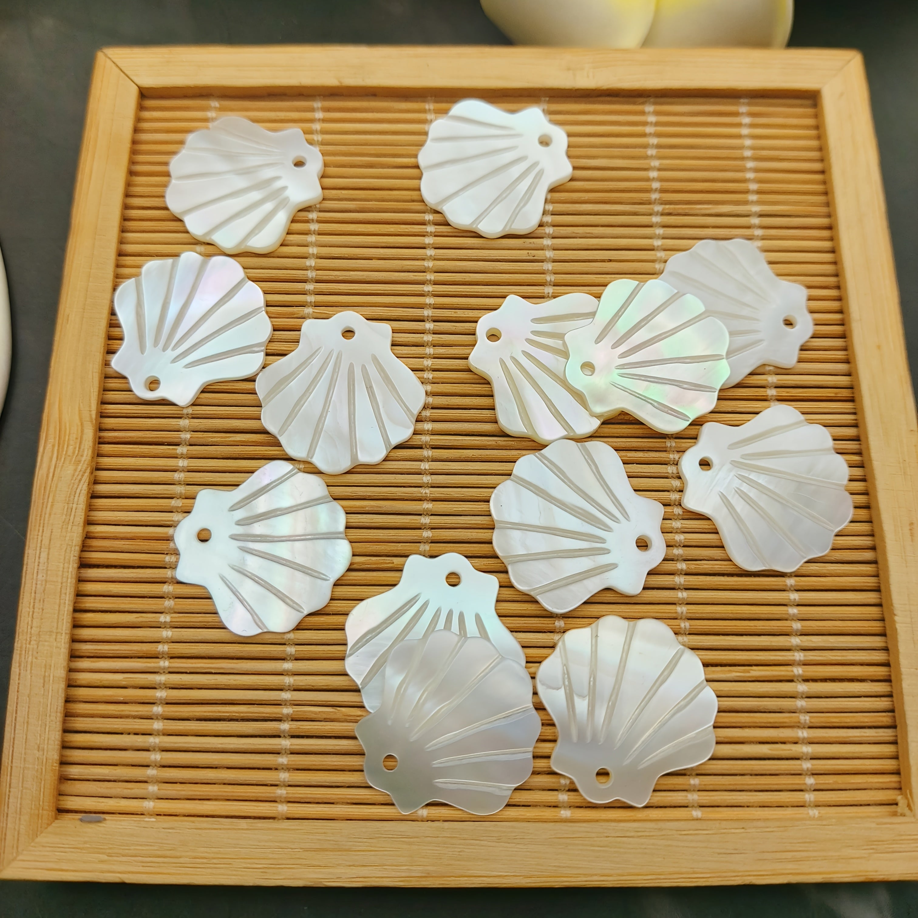 10pcs of 20X20mm Natural Shell Carved Pendants, Suitable for DIY Jewelry Making, Island-Style Accessories, Summer Vacation Gifts.